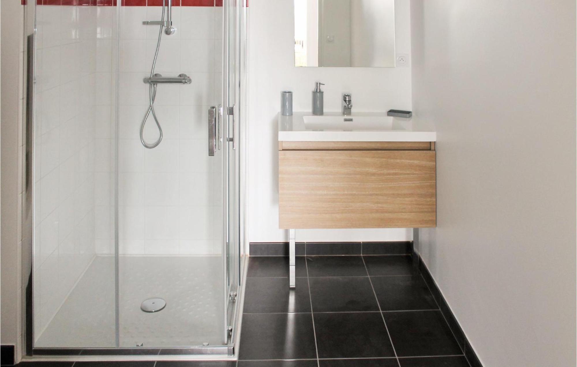 Beautiful Home In Erdeven With Kitchenette Exteriör bild