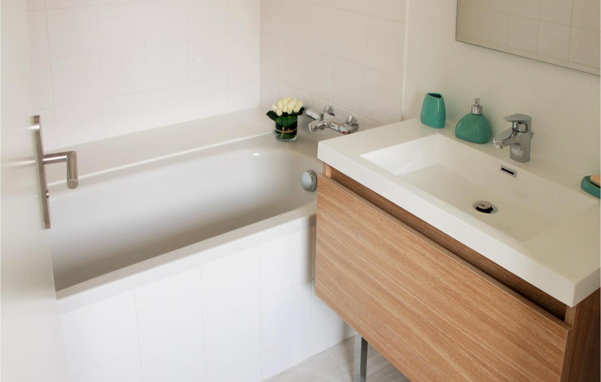 Beautiful Home In Erdeven With Kitchenette Exteriör bild