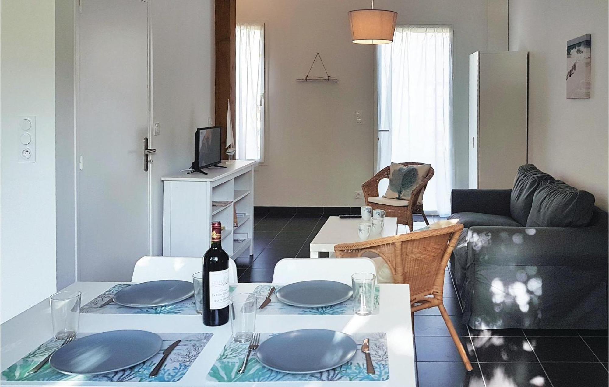 Beautiful Home In Erdeven With Kitchenette Exteriör bild