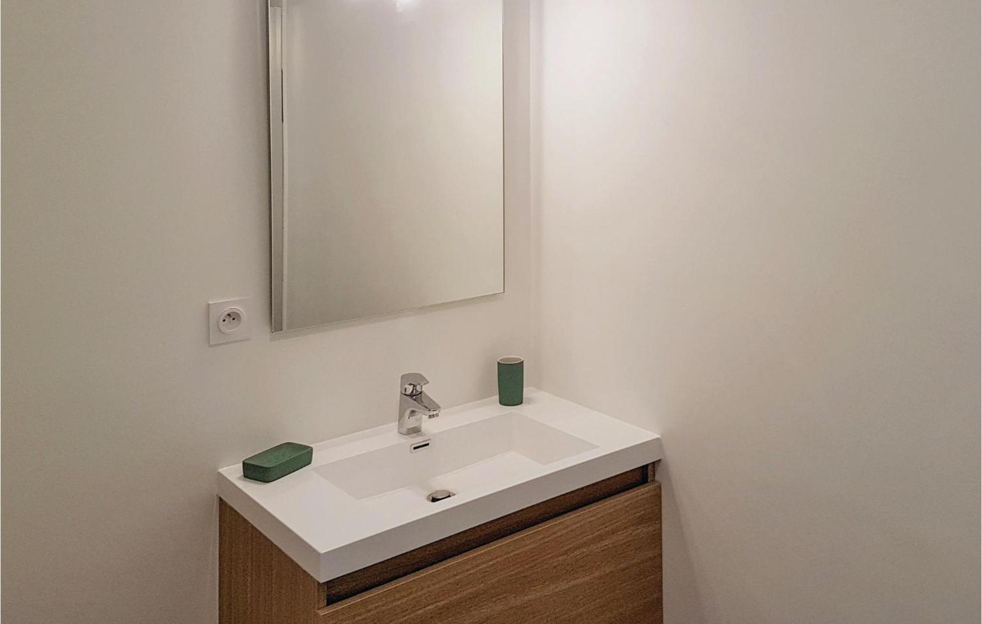 Beautiful Home In Erdeven With Kitchenette Exteriör bild