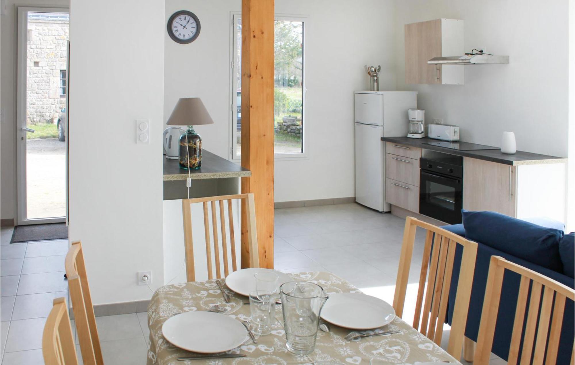 Beautiful Home In Erdeven With Kitchenette Exteriör bild