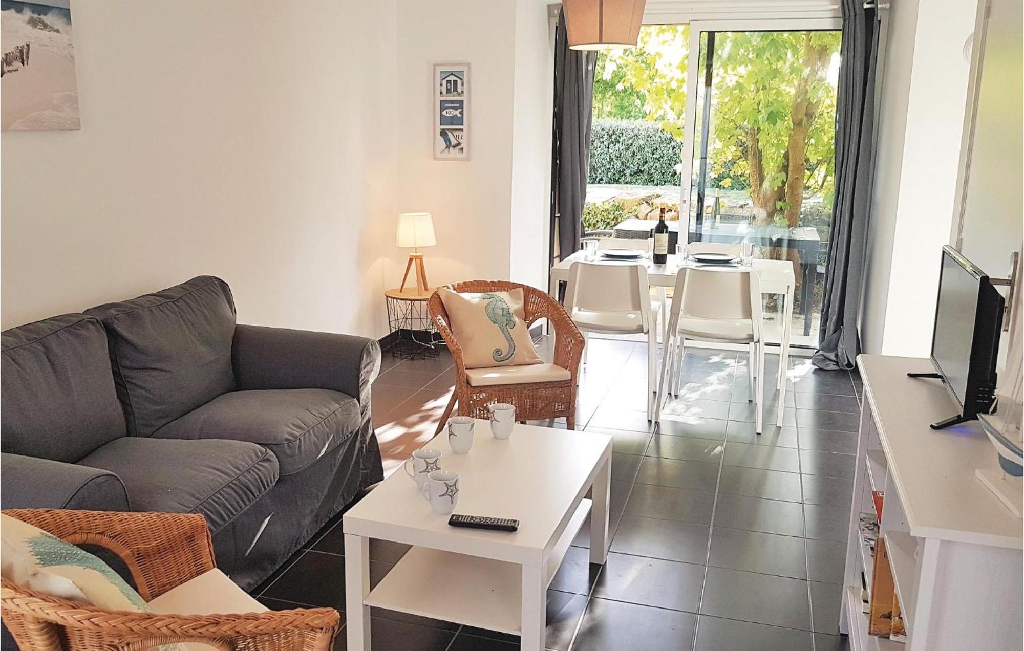 Beautiful Home In Erdeven With Kitchenette Exteriör bild