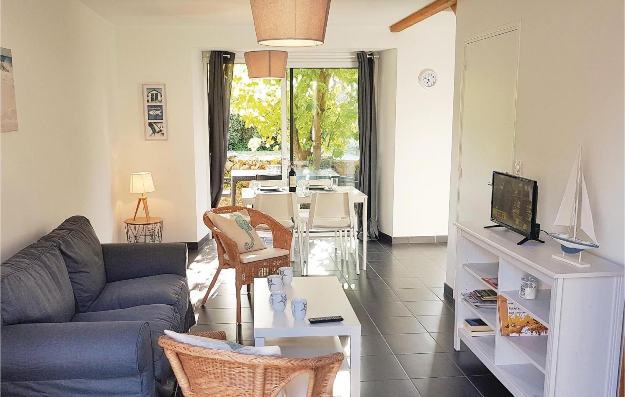 Beautiful Home In Erdeven With Kitchenette Exteriör bild