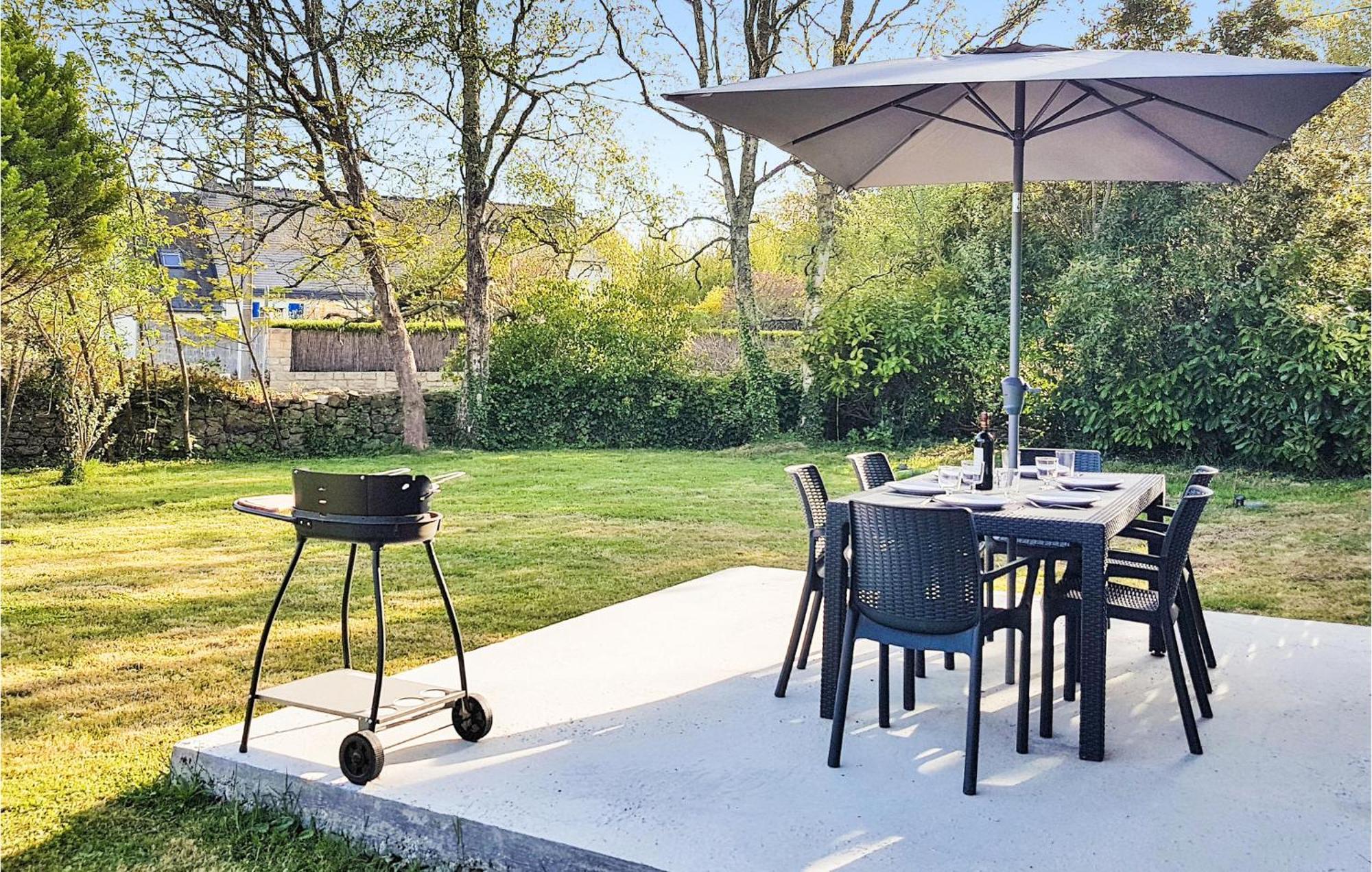 Beautiful Home In Erdeven With Kitchenette Exteriör bild