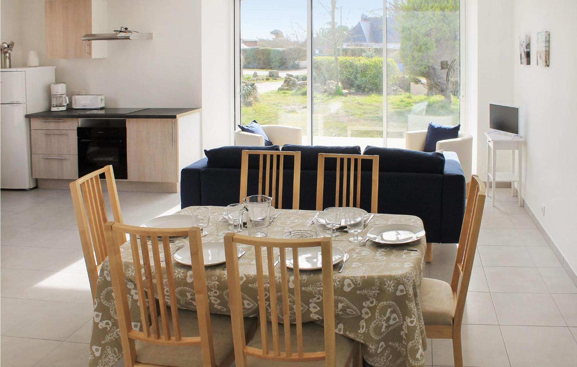Beautiful Home In Erdeven With Kitchenette Exteriör bild