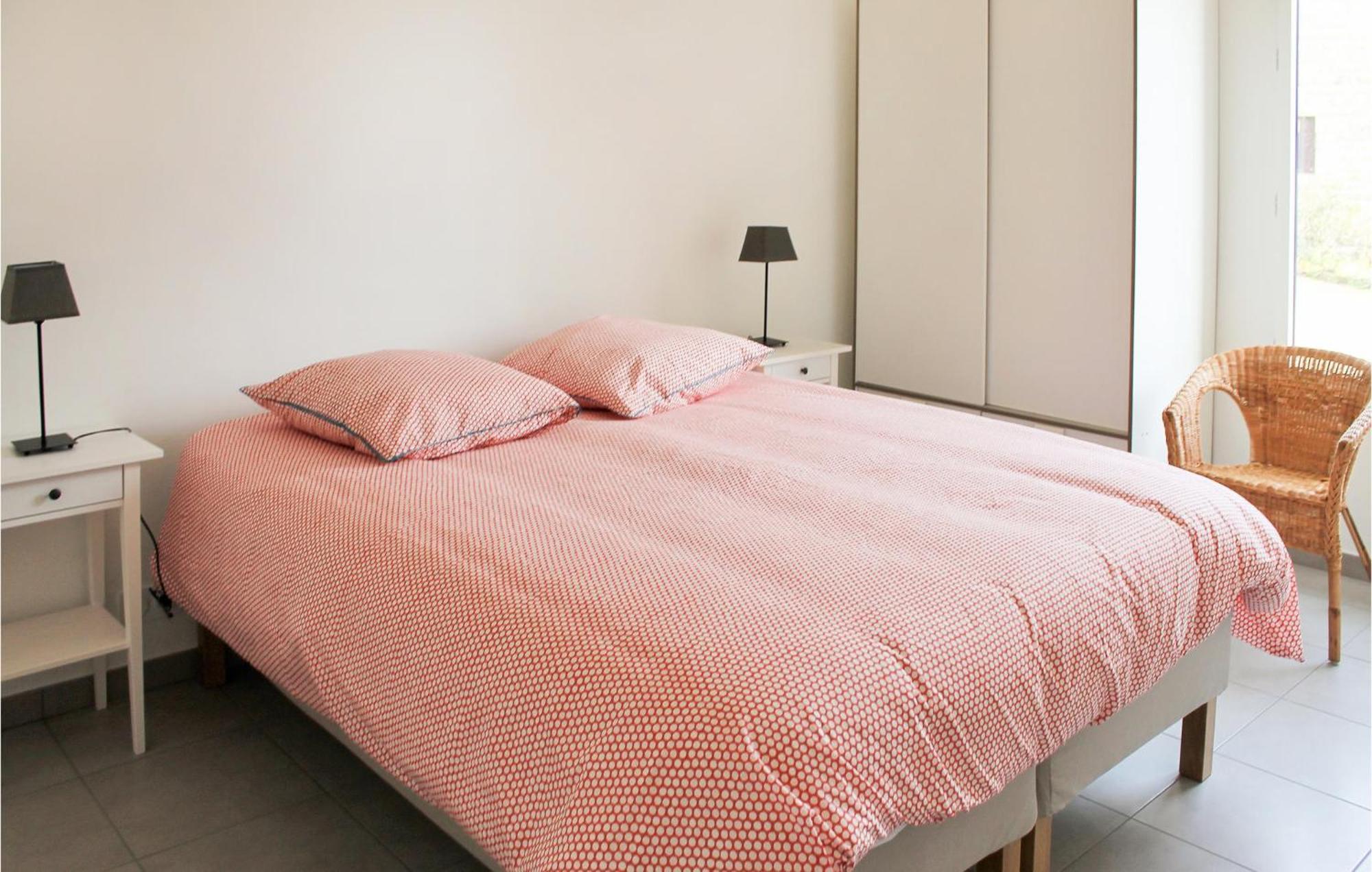 Beautiful Home In Erdeven With Kitchenette Exteriör bild